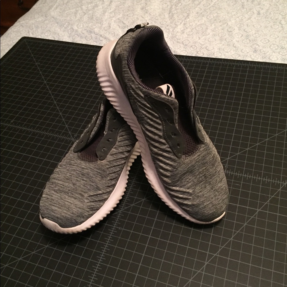Adidas AlphaBounce Athletic shoes!